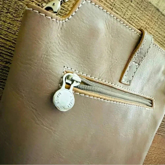 NWOT Camilla Crossbody Taupe Calfskin Made In Italy - Picture 6 of 15